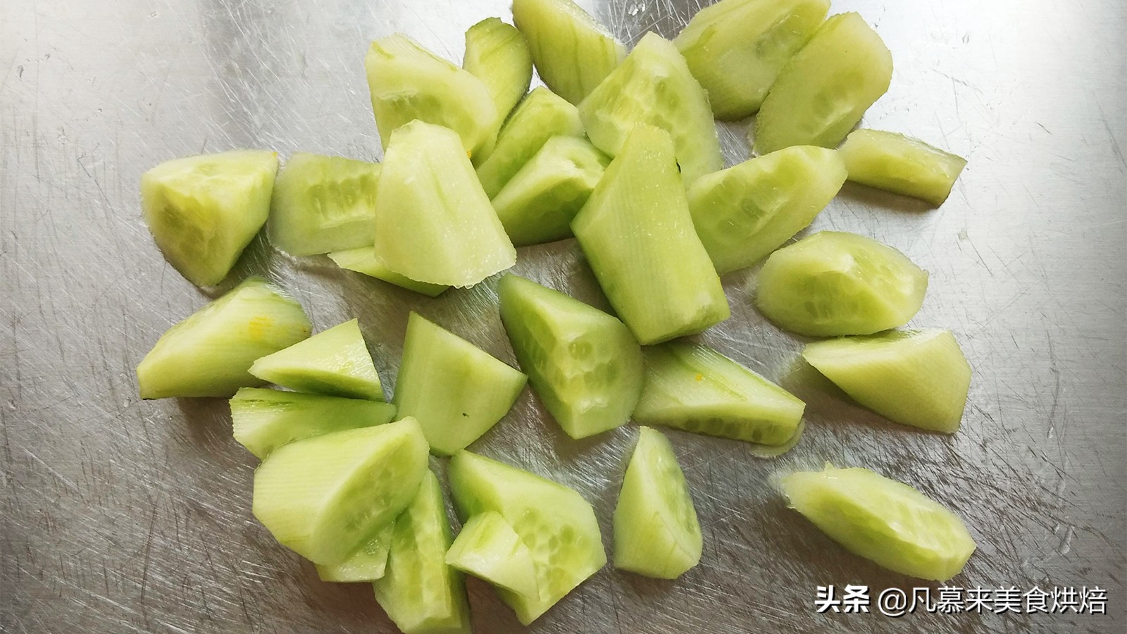 黄瓜切法9:切滚刀块