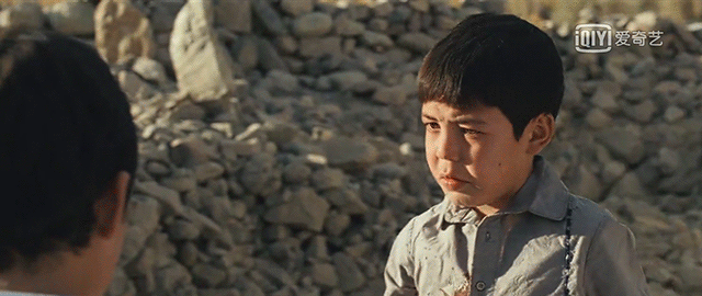 兄弟被强暴，他假装没看见：千万别当爱的炮灰，叫人心疼