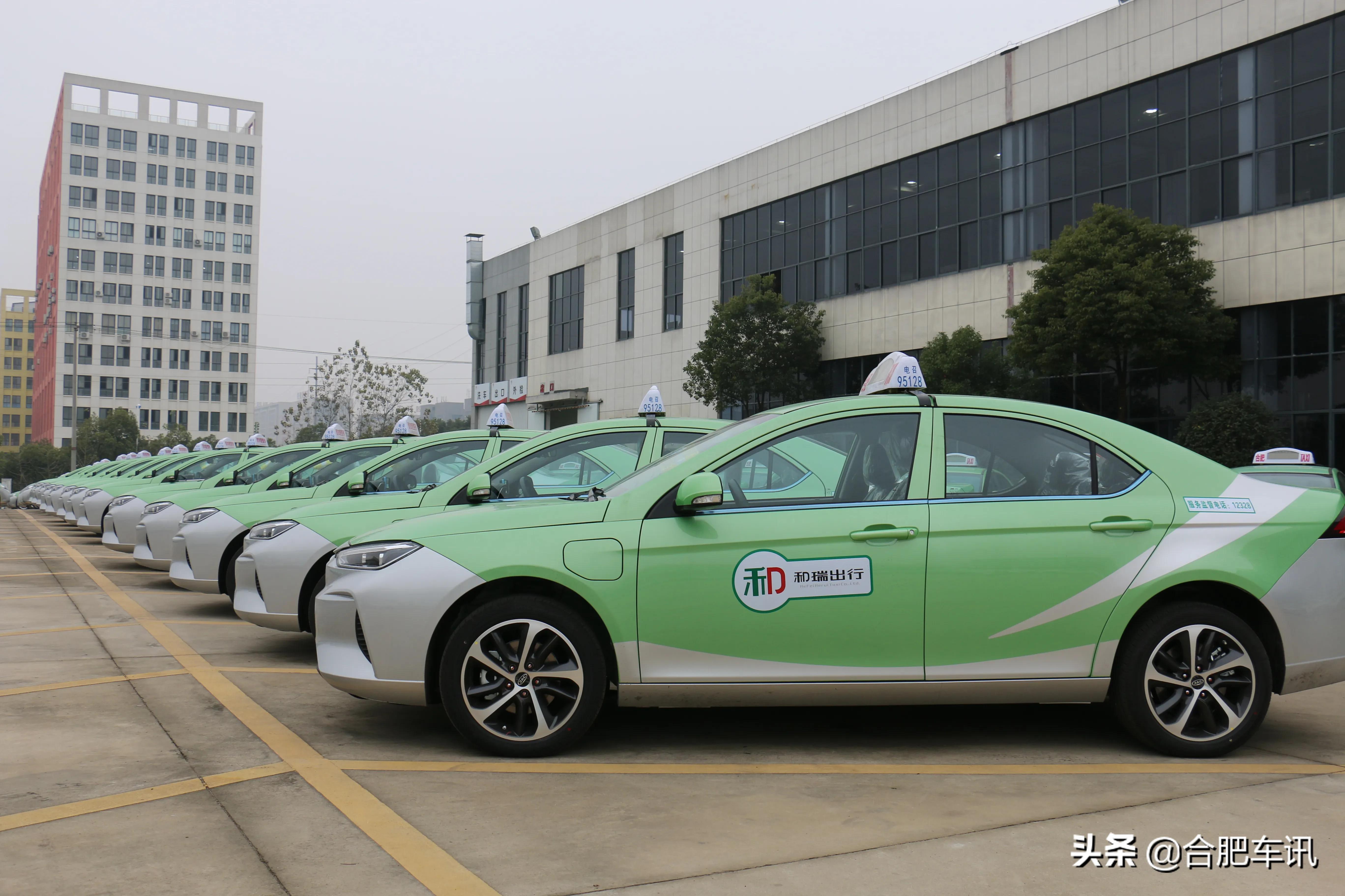 走在合肥街头,一辆辆绿色车身的和瑞公司纯电动出租车已成为一道独特