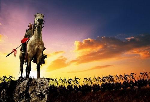 基点,以"伤心哉"为连缀全篇的感情主线,以远戍的苦况,两军厮杀的惨状