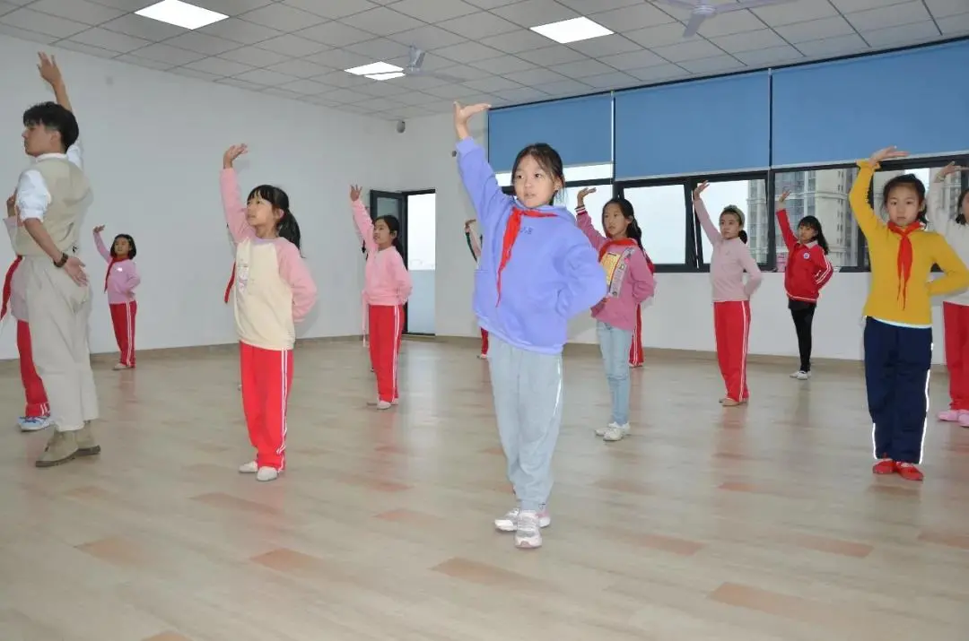 创校20年的这所学校，凭什么“出圈”？