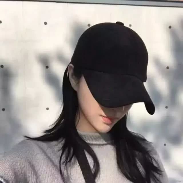 最近抖音里超火的句子：因为不配，忽然自卑，说声失陪