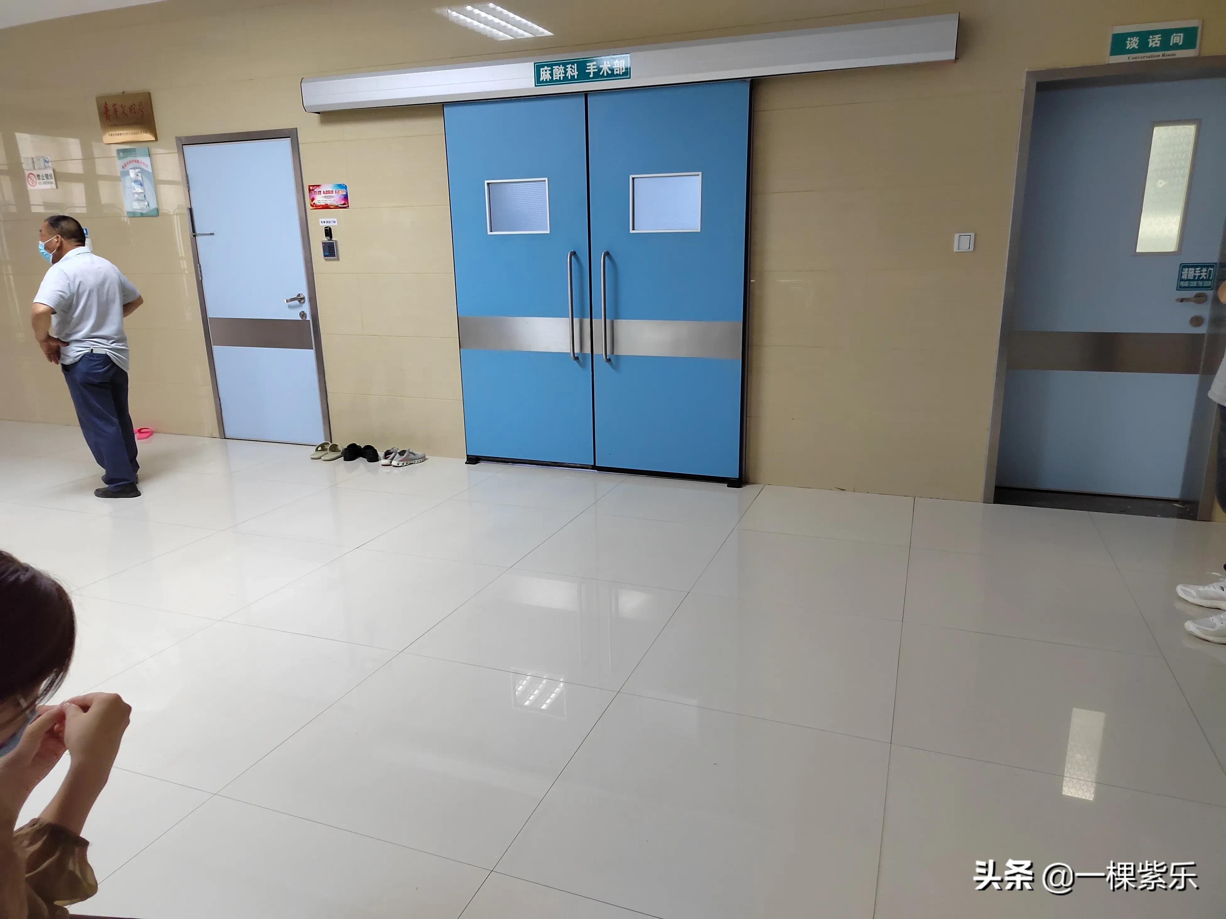 手术室外的等待