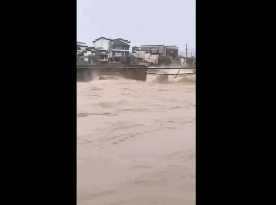 这届高考催泪瞬间，看到第一个就忍不住了