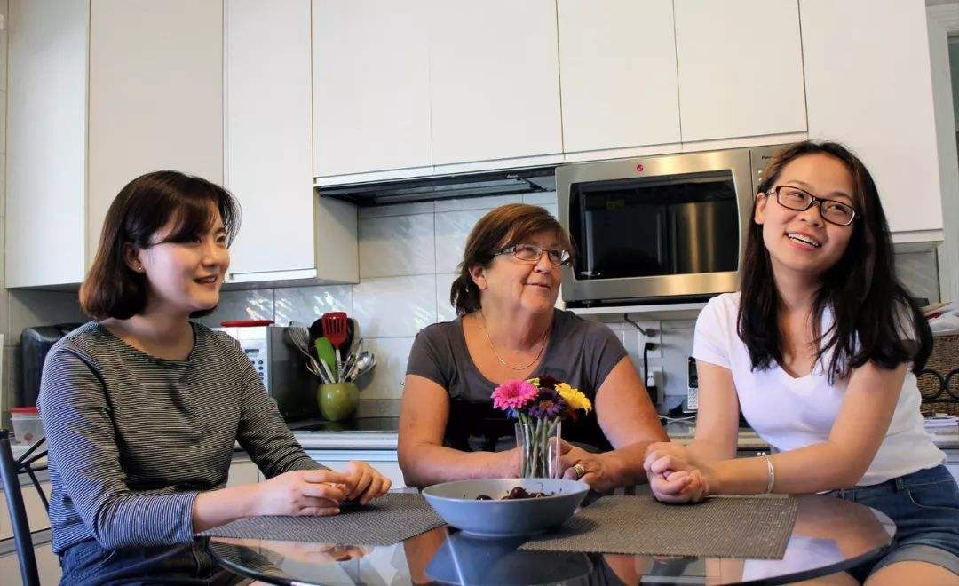 国家为公派留学生耗费了巨资，如果留学生不按期归国怎么办？