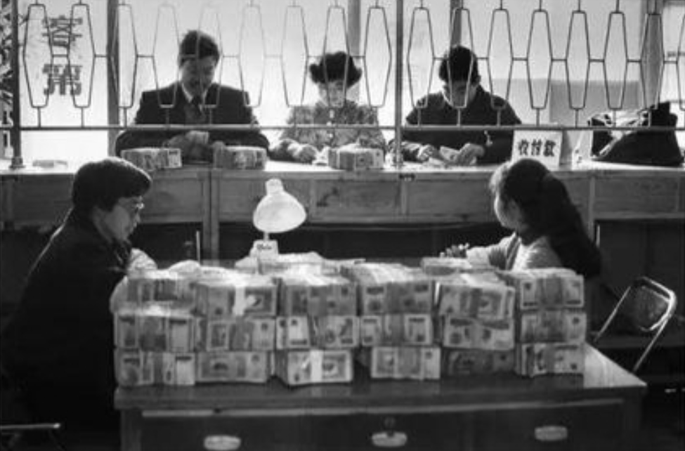 1963年，河北女会计携巨款神秘失踪，21年后从水泥地中挖出尸骨