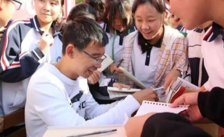 “别急，听下清华怎么说”，衡水学霸接到北大电话后，没马上接受