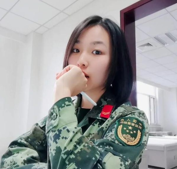 为什么很多专科生毕业后，会选择入伍从军？3个好处本科生也羡慕