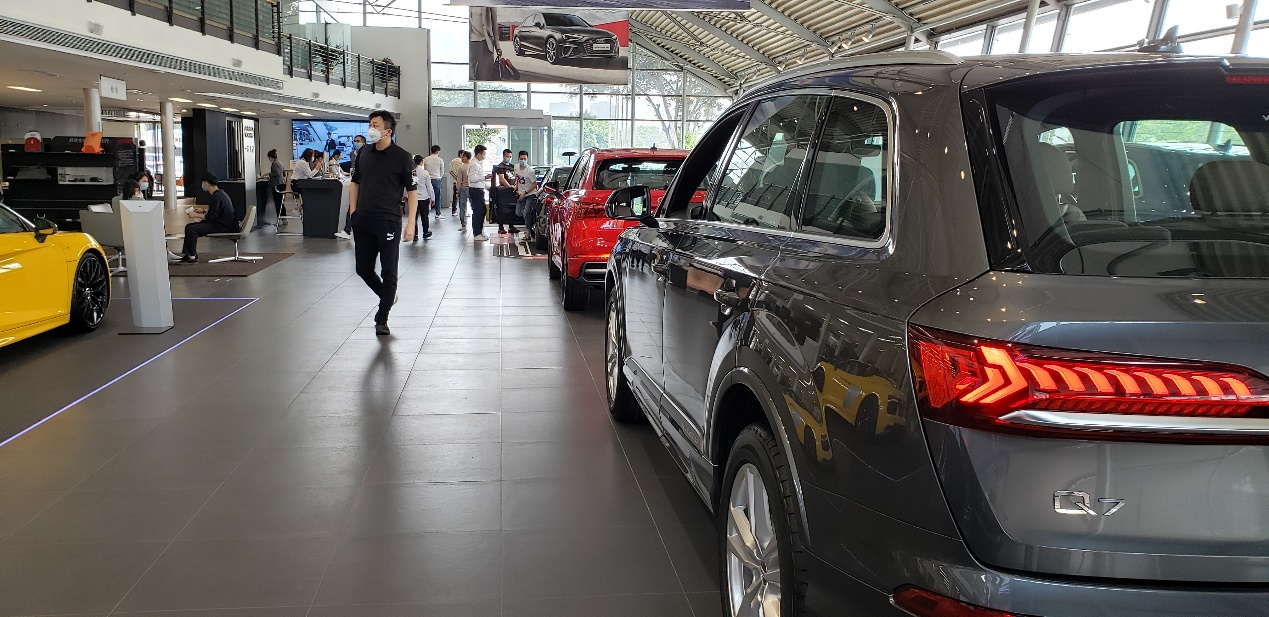 探访奥迪4S店，卖的更贵，反而人气更旺，新款A4L的外观成卖点