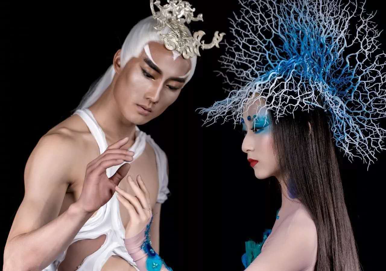 疯魔的杨丽萍：为舞蹈终身不育，一周睡1小时，被冯小刚叹为天仙