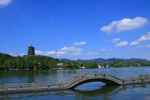 杭州西湖这么美，当然有许多奇妙传说