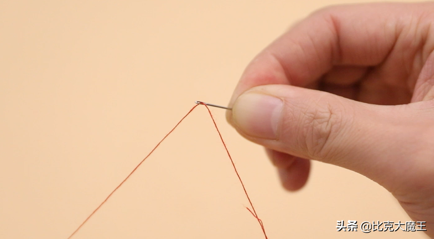 穿针线的快速方法(教你只用一根线穿针技巧,3秒搞定,穿针又快又准