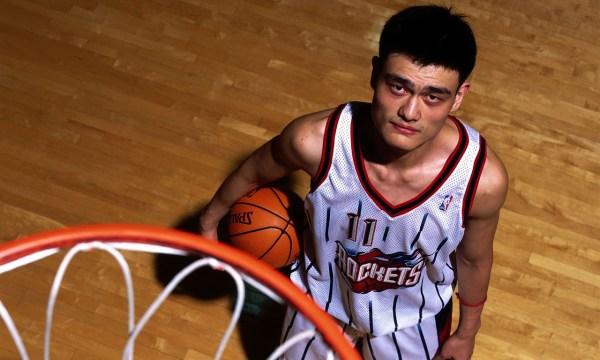 姚明为什么是nba选秀状元(为何02年姚明能够当选NBA状元？看完他当时的选秀报告，不得不服)