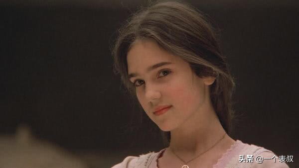 罗莎 萨拉扎尔的胸（14岁清纯无比，成年后艳光四射，49岁依旧性感的她带着大片来了）