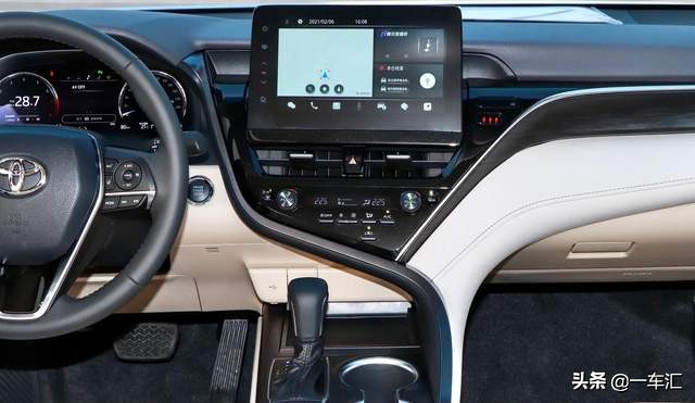 丰田新款凯美瑞2.5G豪华版，外观小改配置升级，会比雅阁香吗