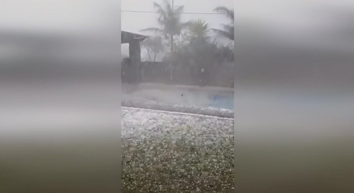 南非世界杯下雪了吗(非洲赤道附近突然冰雹降雪！民众开心如过年，背后隐情却让人担忧)