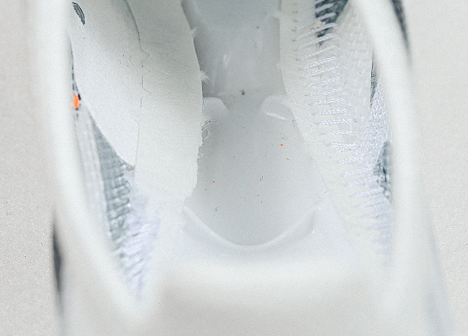 足球鞋多大合适（业余足球圈怪谈，轻量化足球鞋最好？别迷信轻量化球鞋）