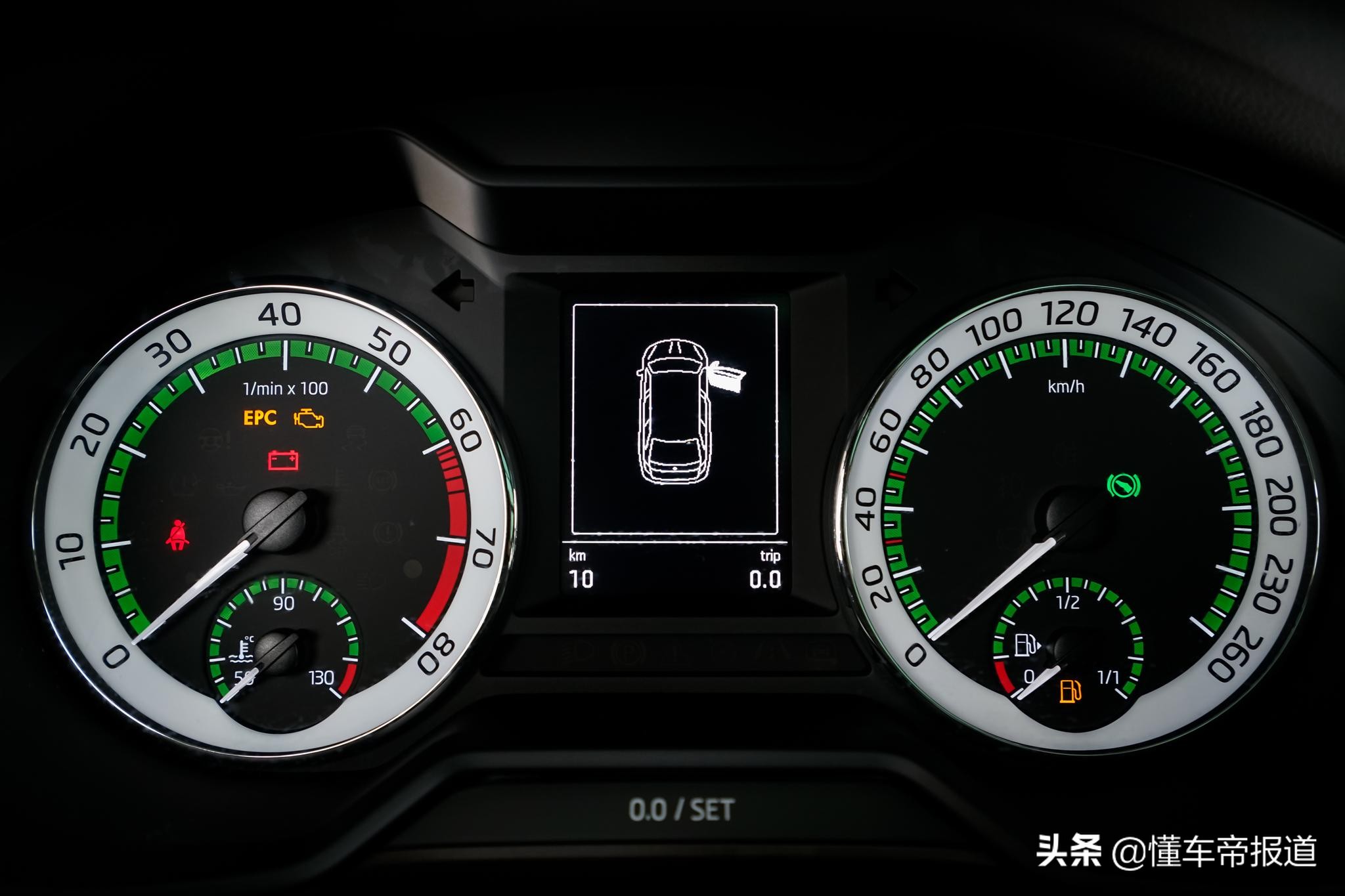 新车 | 15万元谁更吸引瓦罐迷？福克斯猎装版对比明锐旅行版