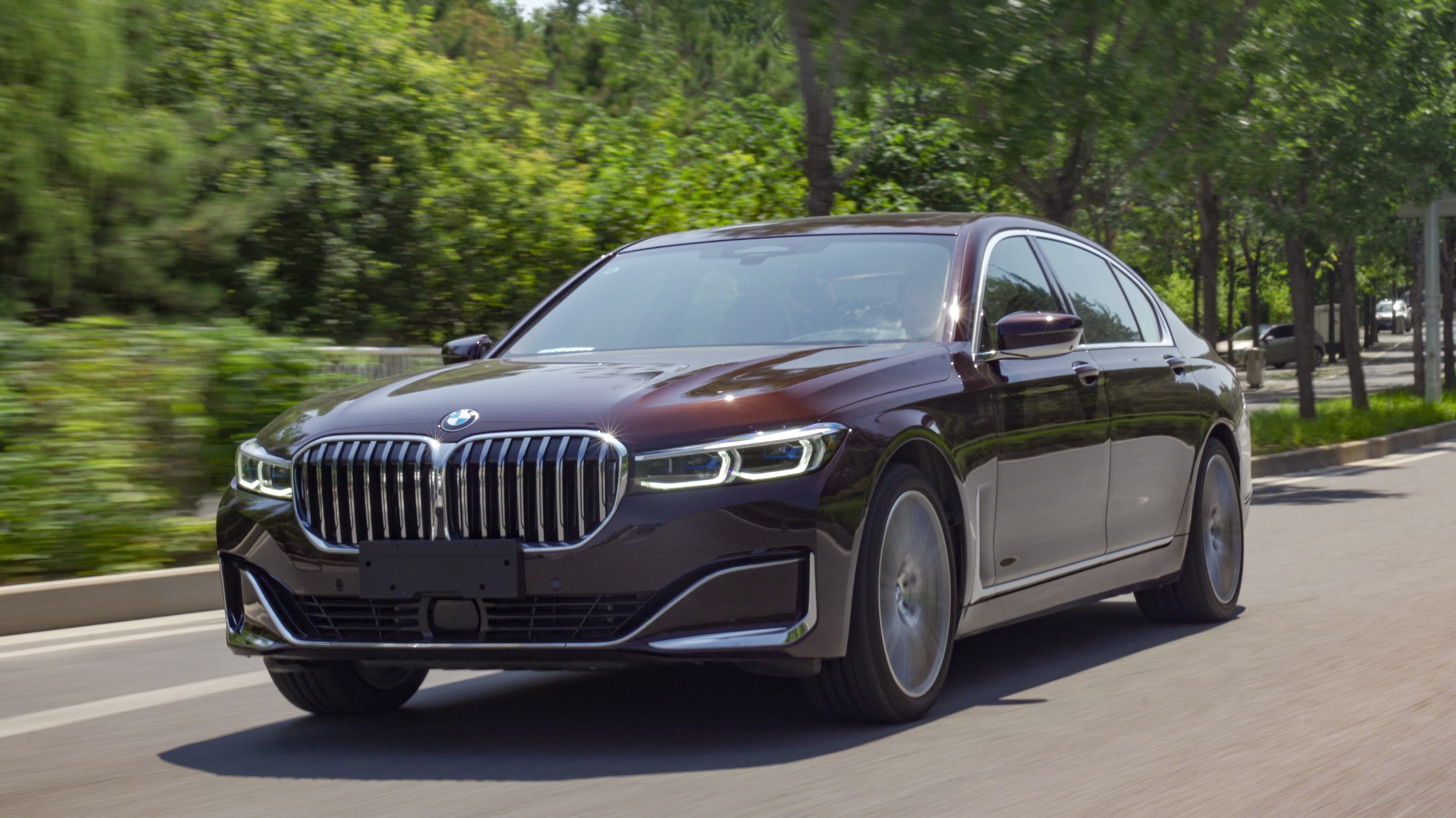 深度评测奥迪a8l与宝马7系:都是百万级豪车,究竟谁更胜一筹?