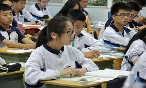 两个学生，中考同样都是700多分，为何3年后高考成绩相差很大？