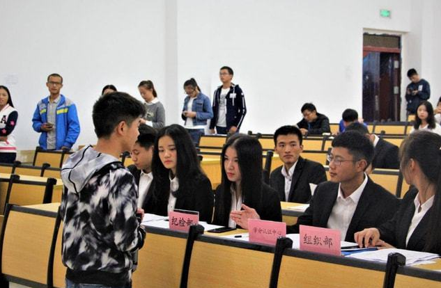 毕业时能留校任职的大学生，都是何等人物，其实没你想得那么难