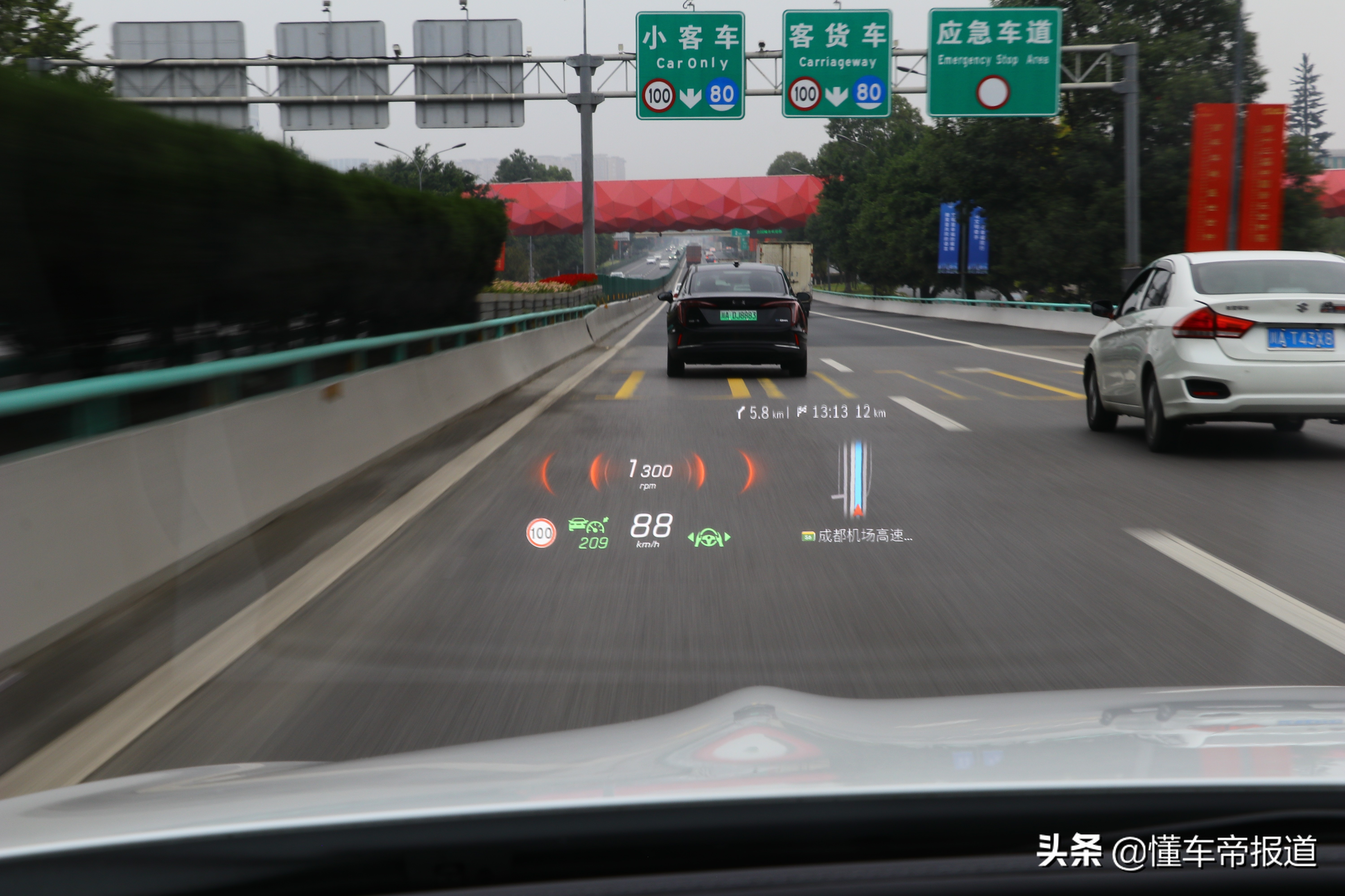 新车｜科技赋能，给生活加“电”！试驾一代奔驰C级