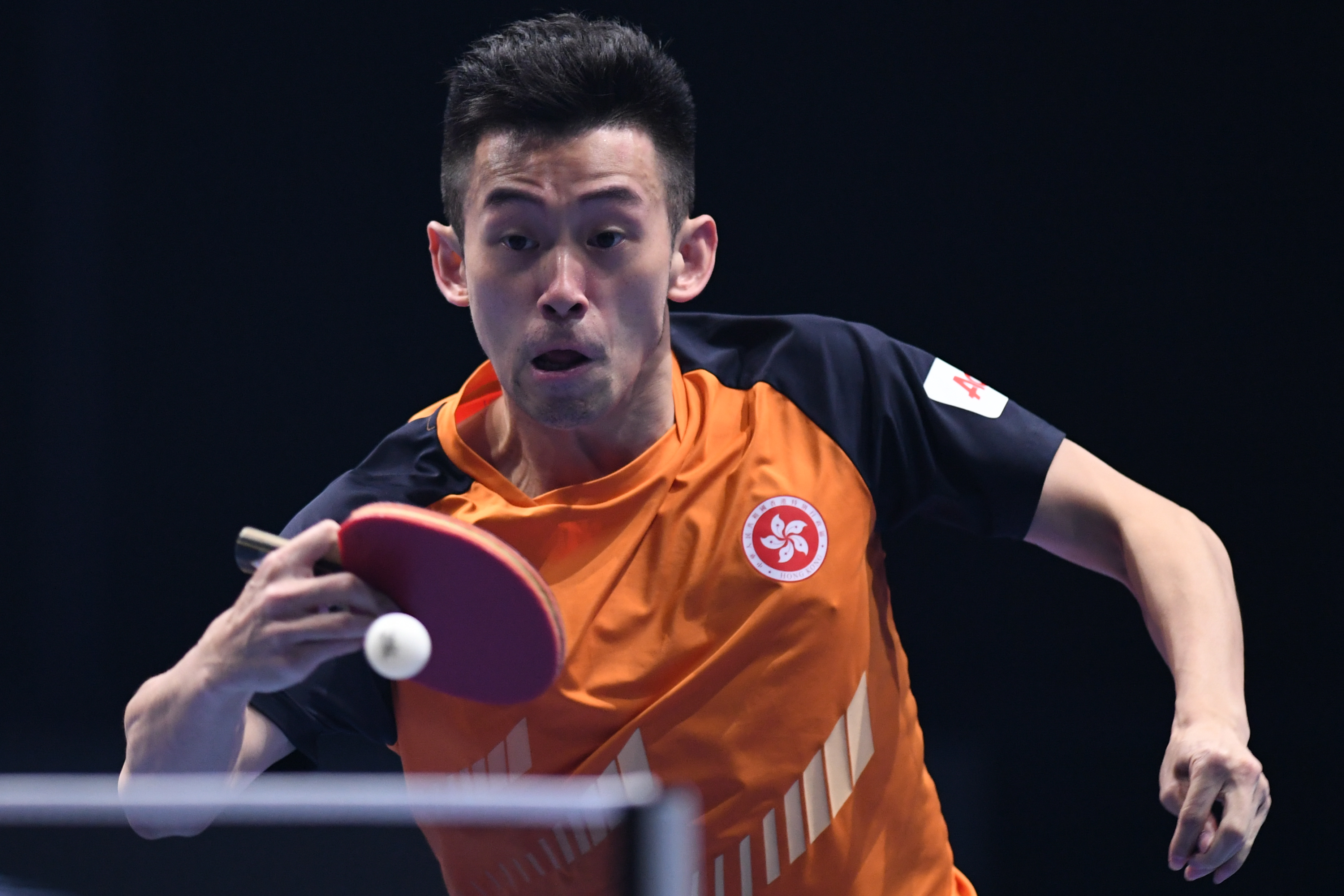 黄镇廷4-0(11-6,11-8,11-4,11-2)萨利赫,4-2(11-9,10-12,12-10,11-7,7