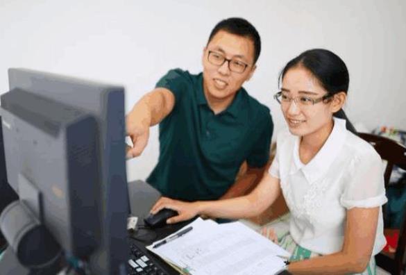 高校辅导员工资有多少？看到工资条后，才明白为啥导员这么吃香