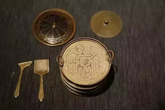 别有情趣的香炉,燃尽后的香灰是一幅画!