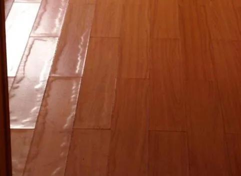 地板出现起拱，这样处理方便简单，而且还不求人