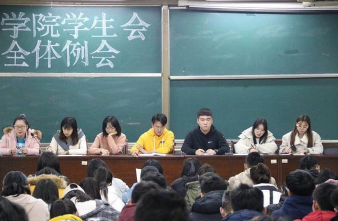 大学校园里面的“小规则”，辅导员不会明说，大一新生要提前了解