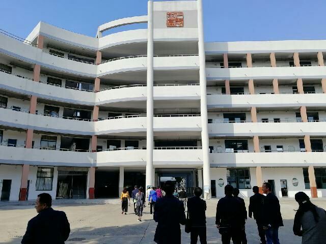 亚洲雄风育才小学图片