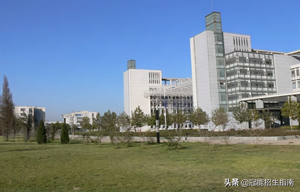 成都卫生学校是公办院校吗？-文凭怎么样？-是什么性质的？