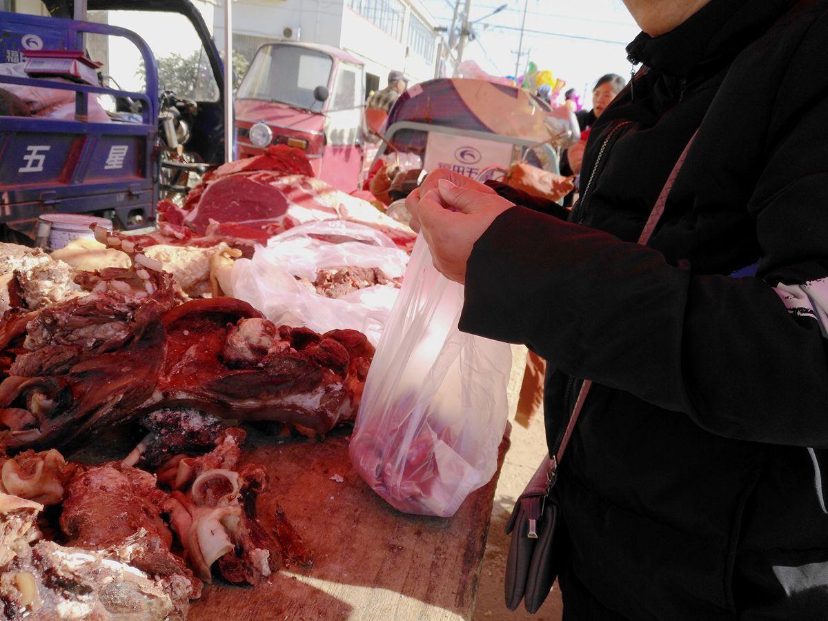 现在牛肉多少钱一斤？从各地批发价来看，有些地区跌到30多了