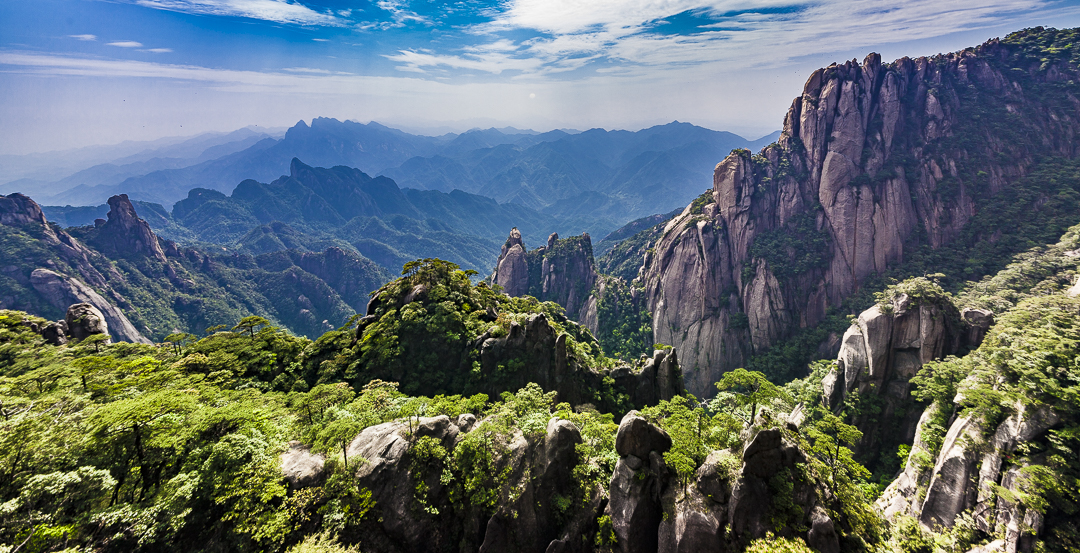 三清山，山迢路遠(yuǎn)，愛如少年