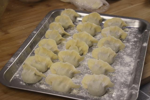 煮饺子用冷水还是热水煮多久 煮饺子一般需要几分钟