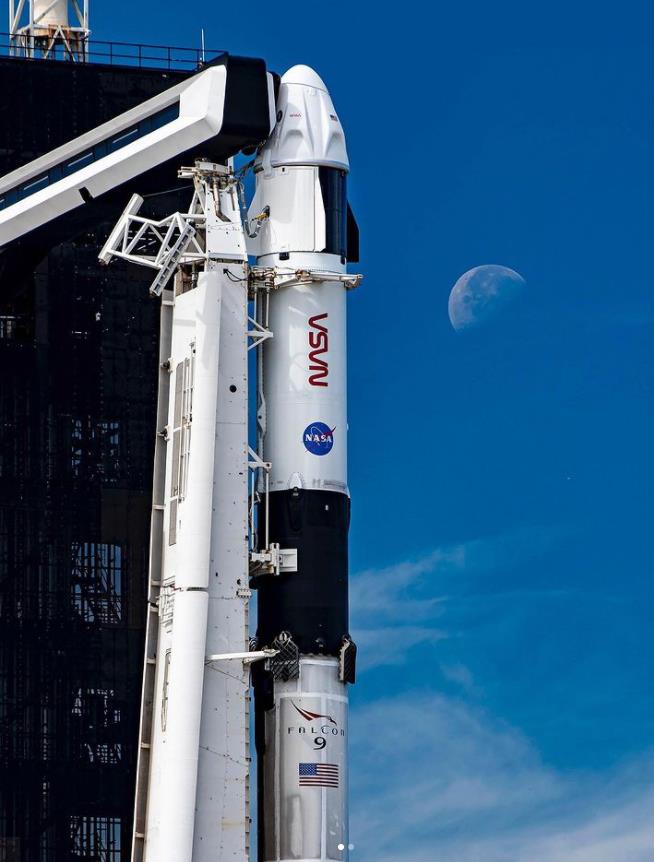 SpaceX载人飞船31号再次发射，送四名NASA宇航员进入空间站