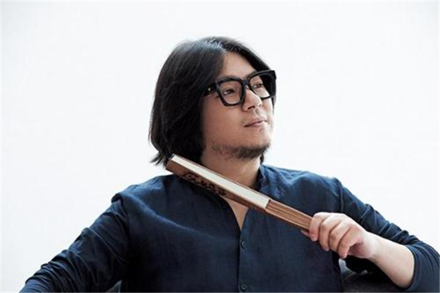 高晓松:有人奉之文化偶像,有人视之公知洋奴,何人拜倒?何人怒骂?