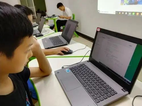 达内巨亏十亿：IT培训沦为“鸡肋”？