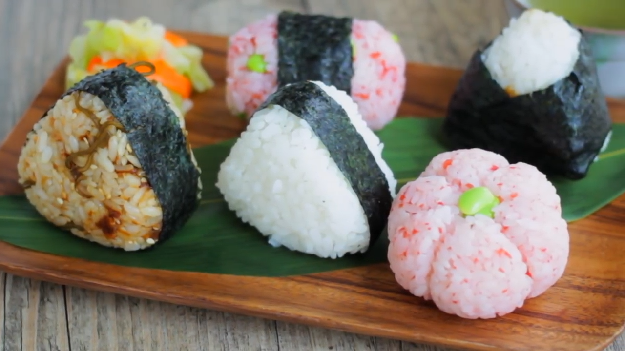 折寿司的方法步骤(日式寿司,手把手教你做出好看的5种寿司包法,美味又