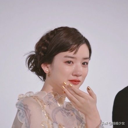 我真的很讨厌你哭花妆的样子你妆都哭花了