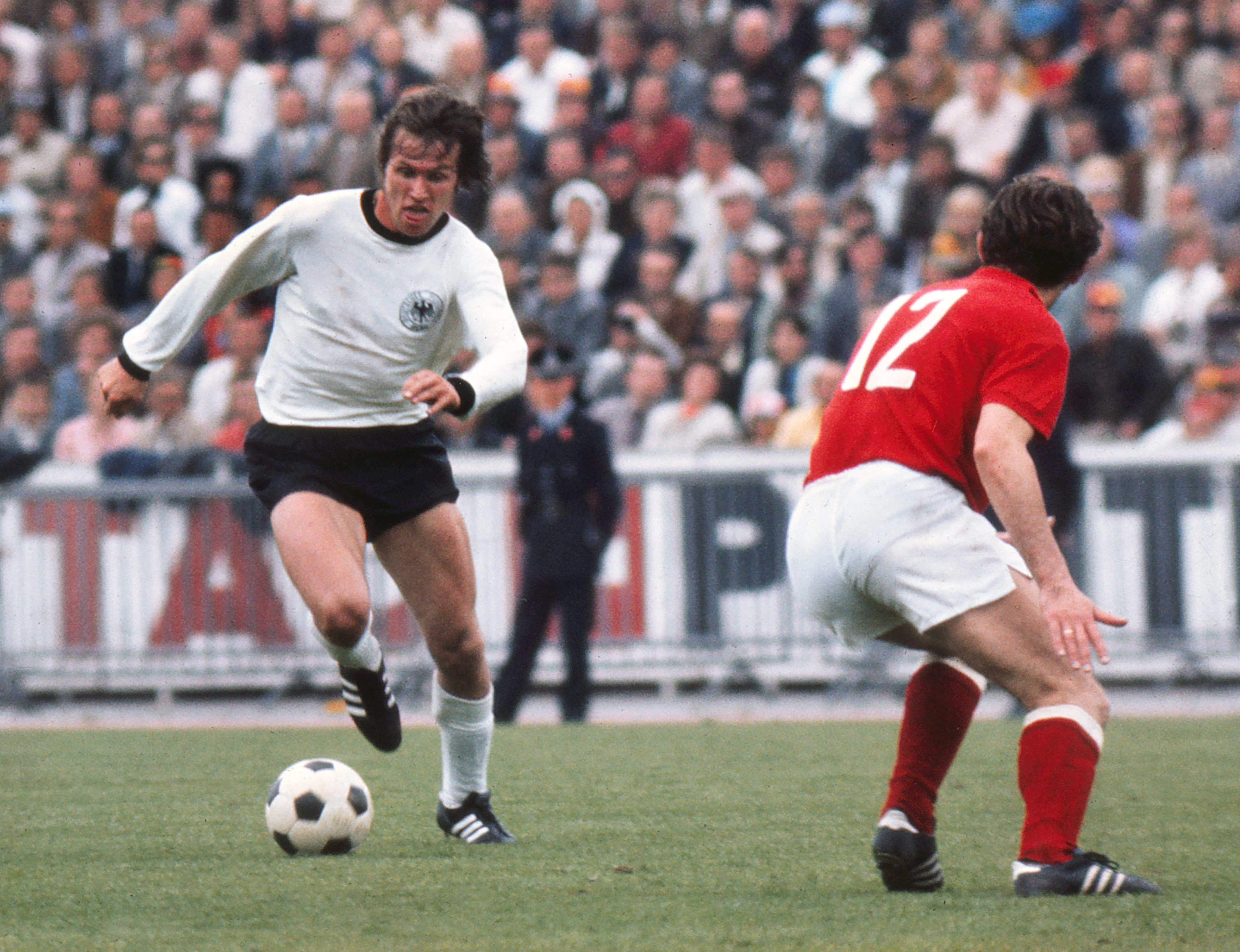 欧洲杯射手榜排名1972年(唯一集齐欧洲三大杯金靴的人，率队德甲3连冠，退役后成传奇主帅)