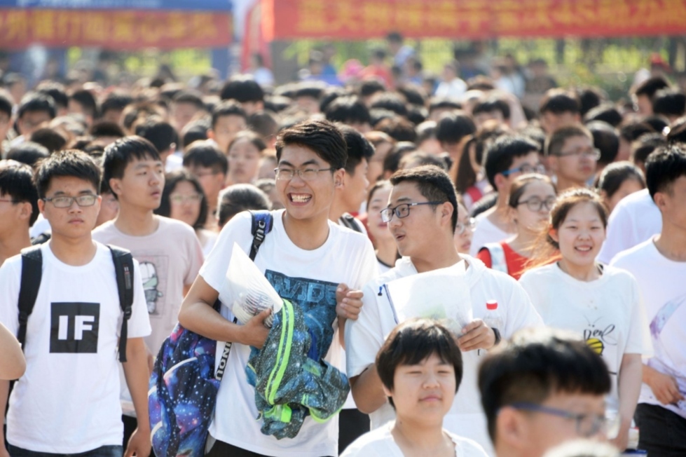 2022年高考多少分能上本科？过分数线也未必能念上，学生处境艰难