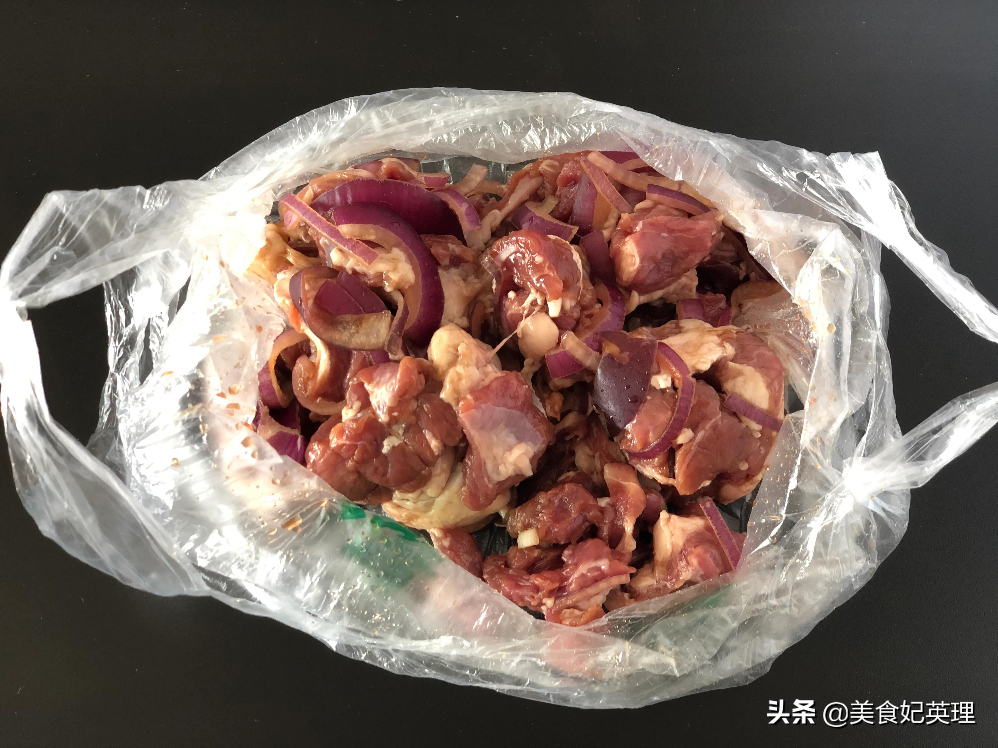 想吃烤串出不去？自己在家做！1斤肉15串大肉块超过瘾，省钱好吃