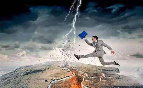 新华和新时代信托接管期延长，信达牵手信保基金，背后的信号是？