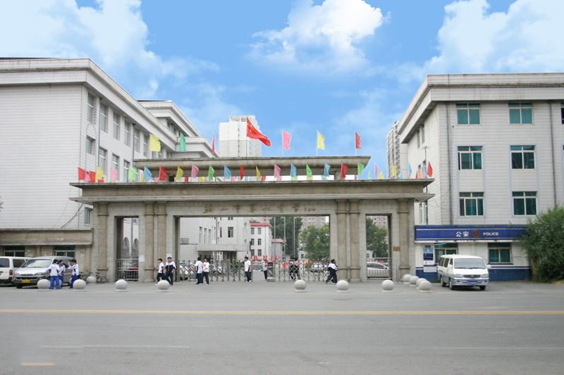 鞍山最好的三所高中，鞍山一中遥遥领先，连续包揽市文理状元