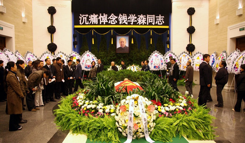 钱学森逝世：北京天降大雪，三军仪仗队抬棺，两个孩子近况如何？