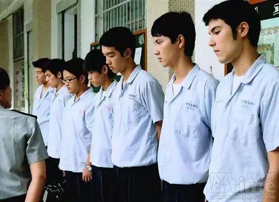 这所学校被曝剃光头、吊打、关禁闭…体罚犯错学生！部门证实属实