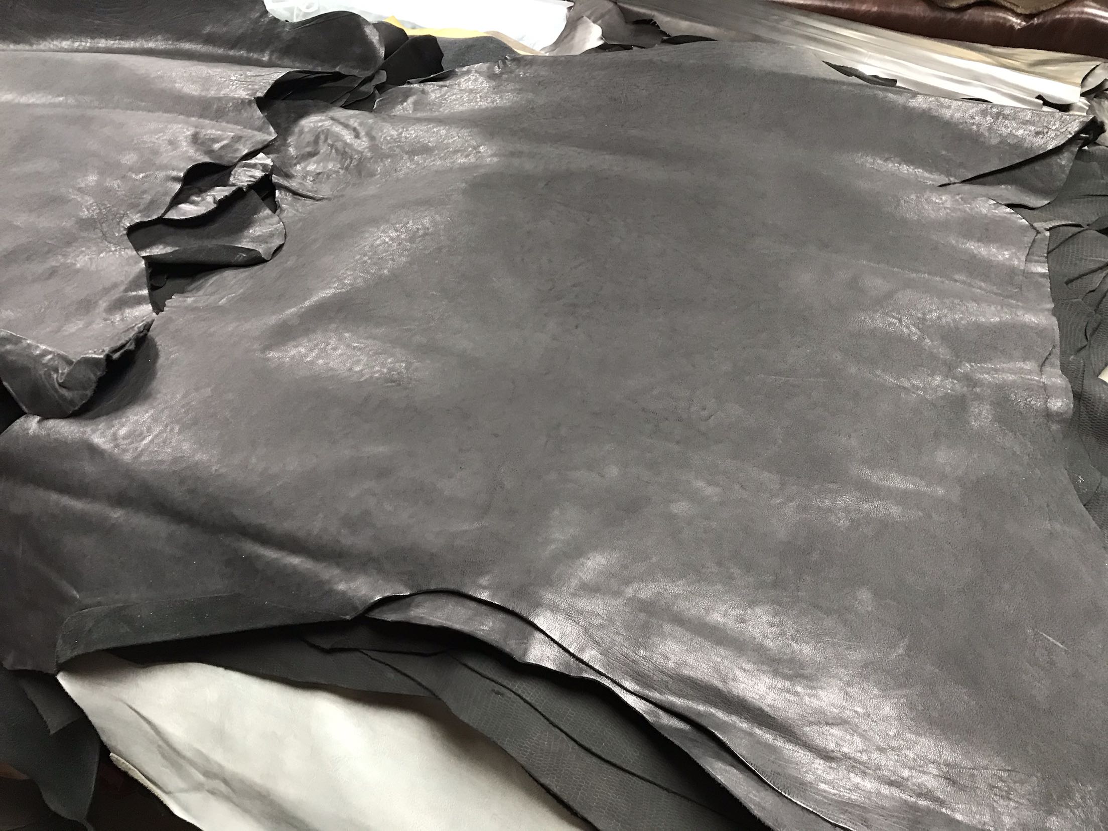 人造革是什么样子的（超全面珍稀皮革博览：33种罕见皮革材料图文集合）