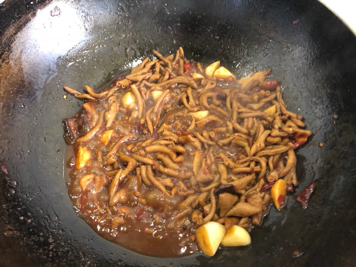 自制麻辣鸭肠，麻辣鲜香，干净卫生，比外面买的还好吃
